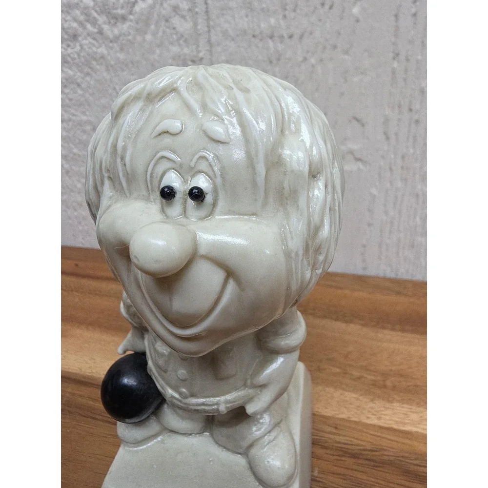 Vintage Russ Wallace Berries Statue 1971 